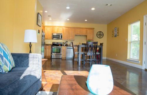 Tidy and Comfy 3BR, Balcony, WD, Free WiFi -E- - Foto 21