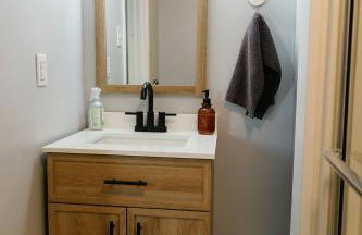 "The Homestead" UPSCALE STAY - Downtown with Yard - Foto 12