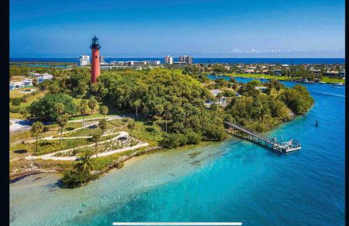 Golfers Paradise 4-hole PUTT-PUTT, Mega Chess with huge backyard, hammock - Photo 44