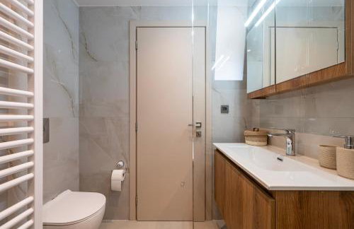 Estia Comfort Stay - Photo 9