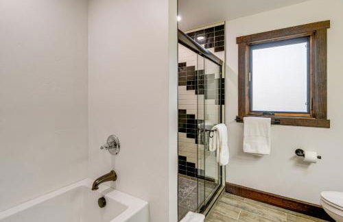 Pinedale Getaway Near Hiking, Skiing and Lakes! - Photo 12