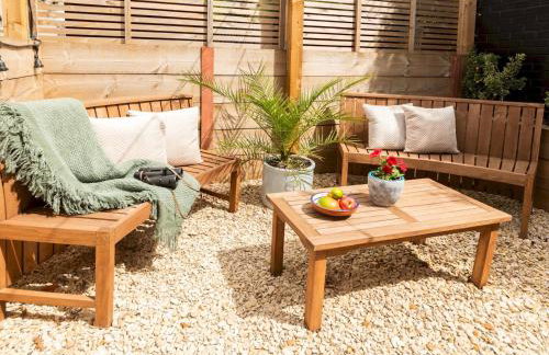 The Lodge - Elegant Comfort in a Peaceful Setting - Photo 35