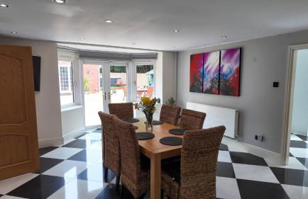 Stratford-upon-Avon 4BR Family Mansion on 1 acre with Pool, Gym & BBQ! - Foto 41