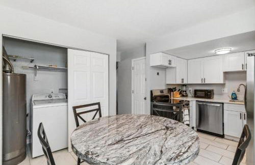 All New! Convenient Location! Sleeps 6 - Foto 49