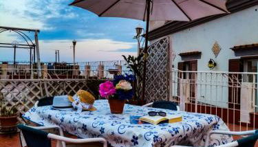 Francesca House - Photo 3