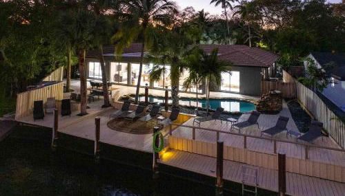 Riverbend Yacht Retreat Waterfront Villa with Pool - Foto 2