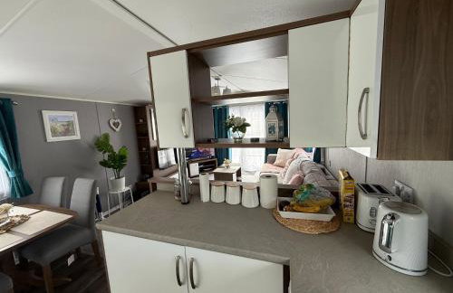 LuxeHaven at Tattershall Lakes Park with Hot Tub - Foto 39