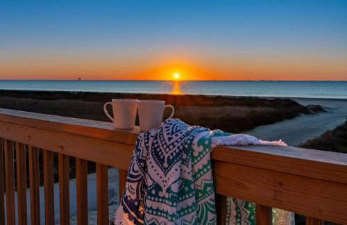 Luxury Beachfront l Private Hot Tub, Pool, & 2 Arcade Games - Foto 15