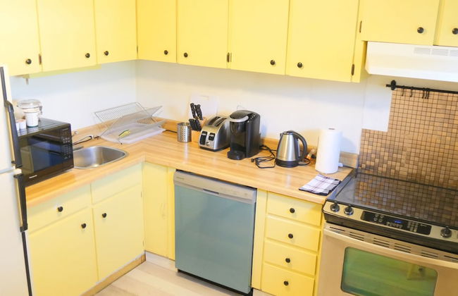 Applewood Hills Apartment - Photo 6