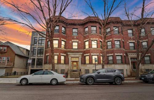 Modern & Spacious 3BR Apt with In-Unit Laundry - Bstone 2 - Photo 4