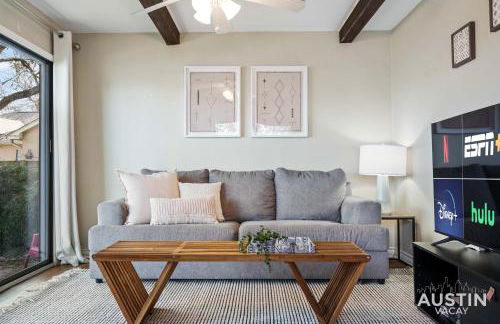 Walk to Zilker Patio w a View Elevated Balcony - Photo 1