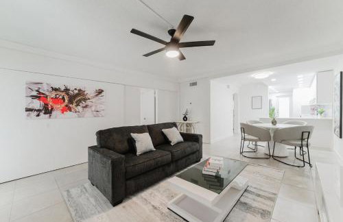 Luxury Waterfront Boca with Pool, Hot Tub and Boat Views - Photo 6