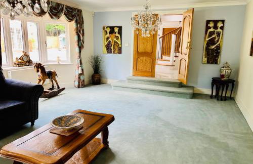 Stratford-upon-Avon 4BR Family Mansion on 1 acre with Pool, Gym & BBQ! - Foto 37