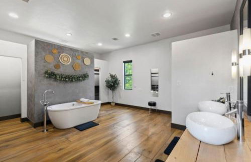 LUX Treehouse on Private Lake next to Lake Conroe with Game room, Paddleboards, Lake Views, and more! - Foto 25