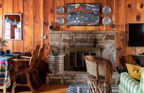 Twin Pines Casita - Big Yard, View, Porch, Hot Tub, & Charm - Foto 3