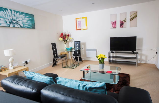 Meridian Tower Apartment - Photo 5