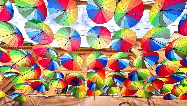 Tour privato di Bucarest - Foto 2, Passaggio della Vittoria (Ombrellini)