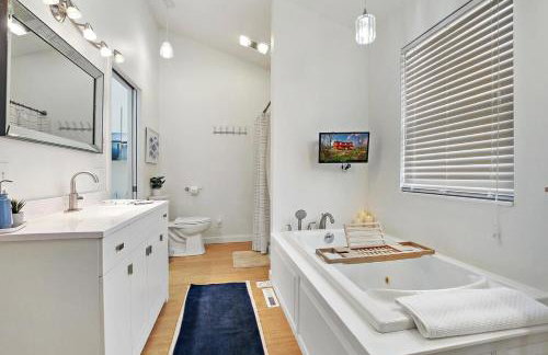 Rare Gem! Game Room, Hot Tub, Near Lake, Pet Ok - Foto 48