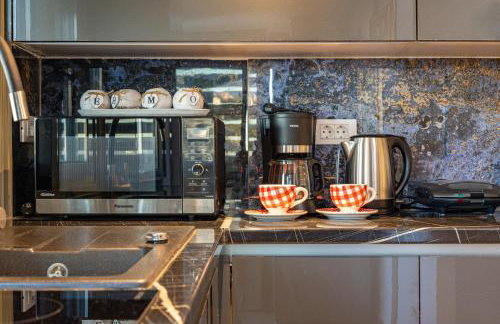 Panorama View Apt with Jacuzzi by 8essentially - Foto 13