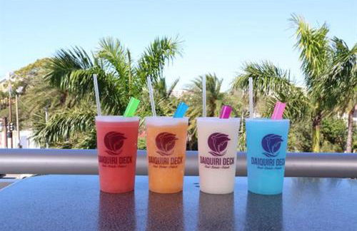 Newly remodeled 8-steps to sand path of Beach! Unit D - Foto 48