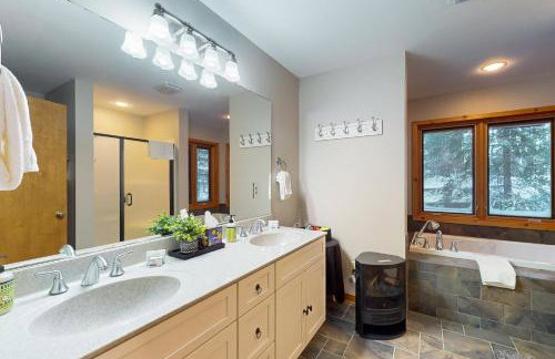 Good Time Inn - Photo 12