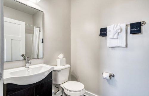 CozySuites Music Row Spacious 2BR with free parking 46 - Foto 25