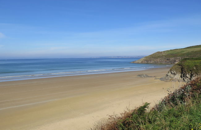 3 bedroom House in Plonévez-Porzay with garden and terrace - Photo 35