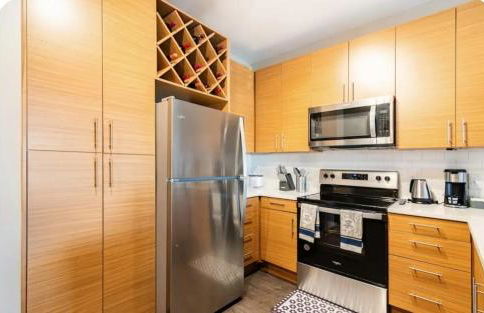 Uptown Stay and Adventures with Pool, Bars & Shops - Photo 19