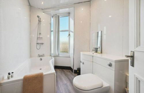 Large Terraced Home with Parking - Foto 24