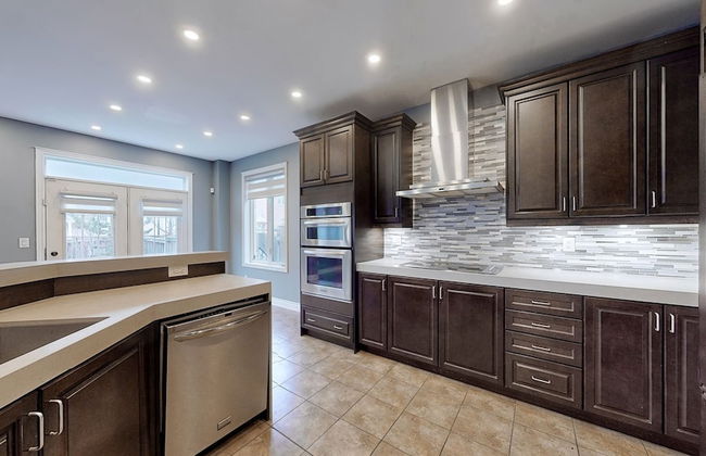 Luxury Retreat Modern Spacious 4 Bedroom Home - Photo 3