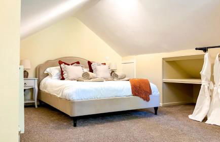 Bettws Hall Accommodation - Photo 6