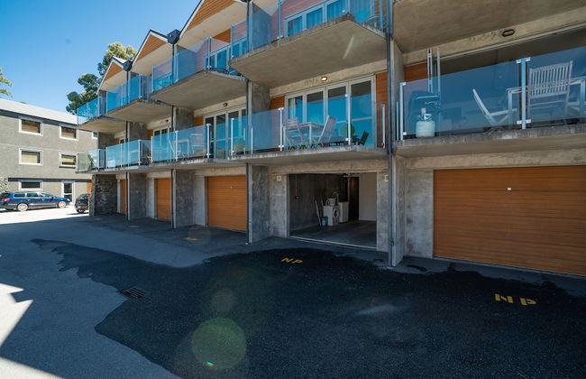 LAKESIDE LIVING - MODERN 2-BEDROOM APARTMENT - Foto 13