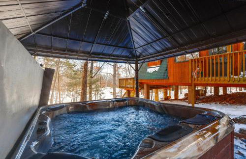 Hot Tub and Barrel Sauna! Lakefront Innsbrook Chalet - Foto 28