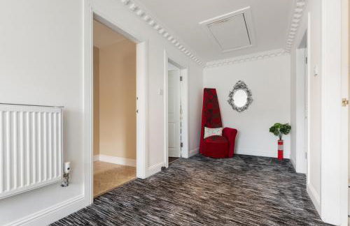 6BR House with Butler, Sauna & Hot Tub in Glasgow - Photo 29