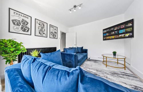 3 Beds Home walking distance from Shirley High Street - sleep 7 - Free Parking - Pool Table - 50" TV - Foto 2