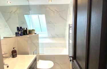 Beautiful Penthouse in centre of Winchester - Photo 13