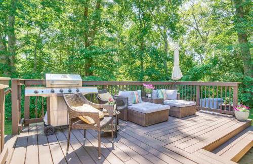 4 Mi to Bristol Beach! Coastal Retreat with Pond - Foto 22