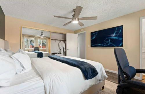 Family 4BR Home with Patio by Willowcreek Park - Foto 24