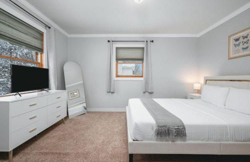 Pet Friendly 3BR 3BA Home near Traverse City with Game Room and Fenced Yard - Foto 10