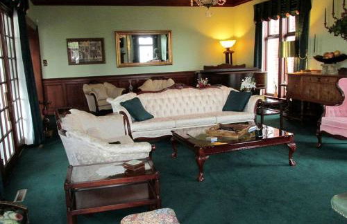 Amazing Villa Rental near Lake Michigan for Family or Group Glamping Vacations in Sheboygan, Wisconsin - Photo 20