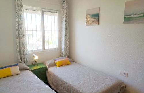 Gran adosado de esquina muy cerca de la playa en la Antilla - Foto 7