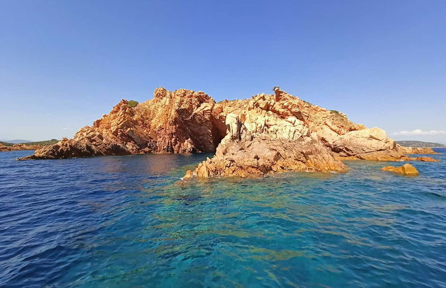 Paseo en lancha por Tavolara y Punta Coda Cavallo - Foto 4