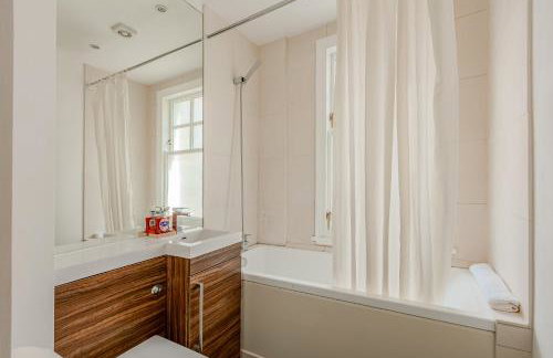 Comfortable modern 1 bedroom Apartment - Photo 21