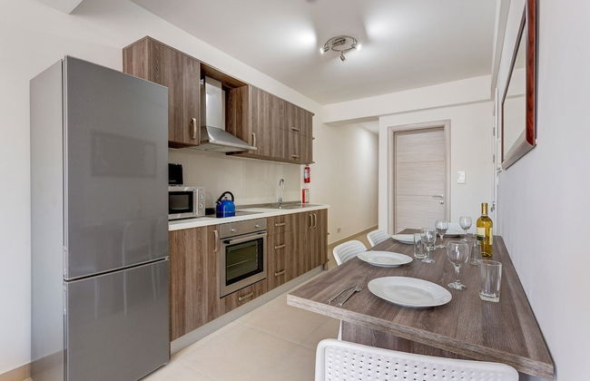 Centric and Modern Apartment Close to Amenities - Photo 6