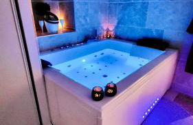 - LA SUITE DELOS - JACUZZI 2 PLACES - CENTRE VILLE A PIED - LIT QUEEN SIZE - PARKING PRIVÉE - WIFI - City Center within walking distance - - Foto 16