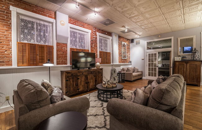 Elegant Loft-style Retreat in Old Firehouse Alley - Foto 7