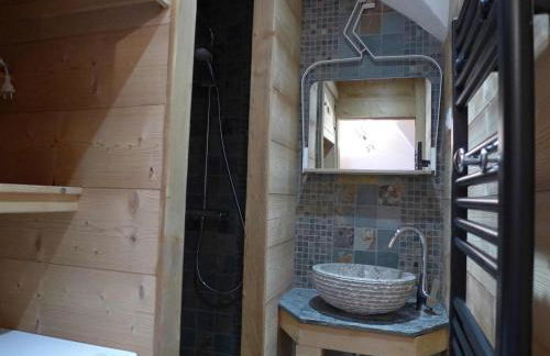 "Jacky" Appartement de charme suréquipé, 300m des pistes et centre village, casier à ski au pied des pistes, linge de lit et produit de toilette compris - Foto 14