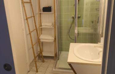 Home2Sea - Piscine, Jardin, studio cabine, 1 canapé lit convertible 2 ADULTES, 1 lit superposé triple 3 ENFANTS ou ADOS - Foto 11