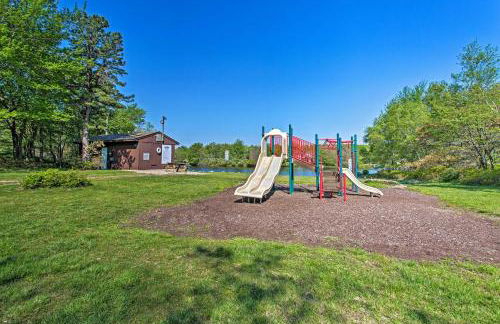 Fire Pit and Hot Tub Poconos Family Cabin! - Foto 41