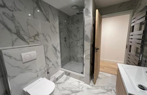 Starlight Lodge - 4 bedroom Barn with Hot Tub! - Foto 12